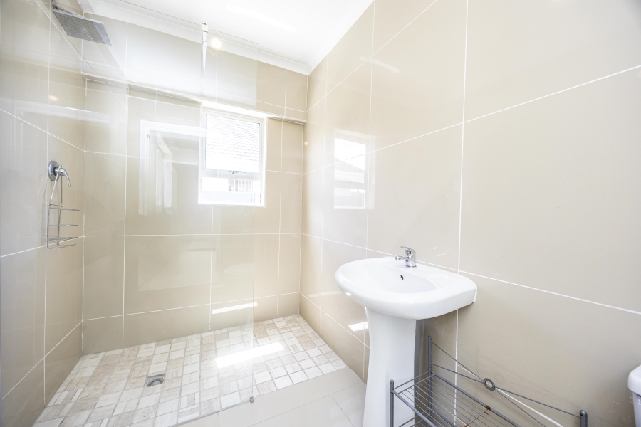 5 Bedroom Property for Sale in Sunnyridge Eastern Cape